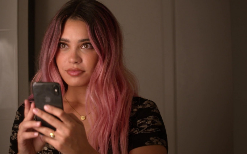 Apple iPhone Smartphone of Otmara Marrero as Annie in Connecting… S01E01 Pilot (2020)