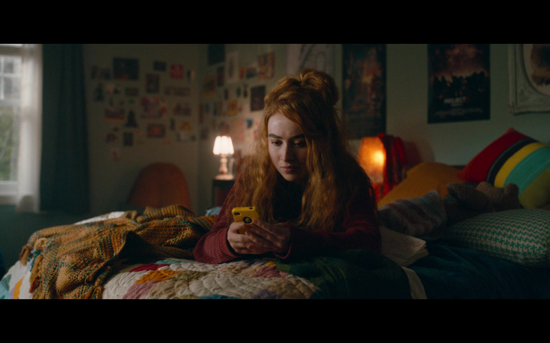 Apple iPhone Smartphone of Sabrina Carpenter as Sammy Brown in Clouds (2020)