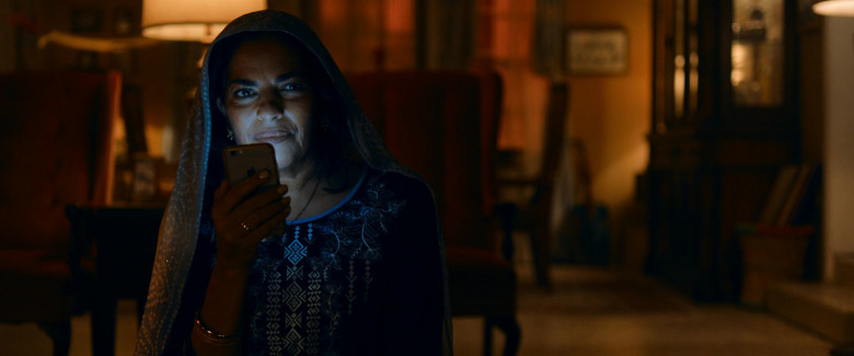 Apple iPhone Smartphone of Sarita Choudhury as Usha in Evil Eye Movie (1)