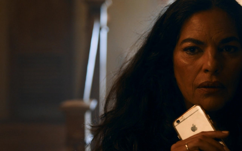Apple iPhone Smartphone of Sarita Choudhury as Usha in Evil Eye Movie (6)