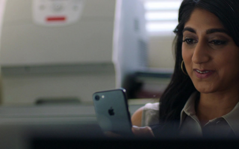 Apple iPhone Smartphone of Sunita Mani as Pallavi in Evil Eye Movie (3)