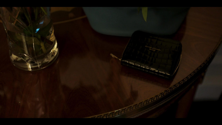 Aspinal of London Wallet of Julia Stiles as Georgina Marjorie Clios in Riviera S03E08 (2020)