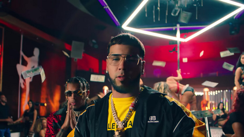 Balenciaga Jacket Outfit of Anuel AA in “Reloj” Music Video Clip (1)