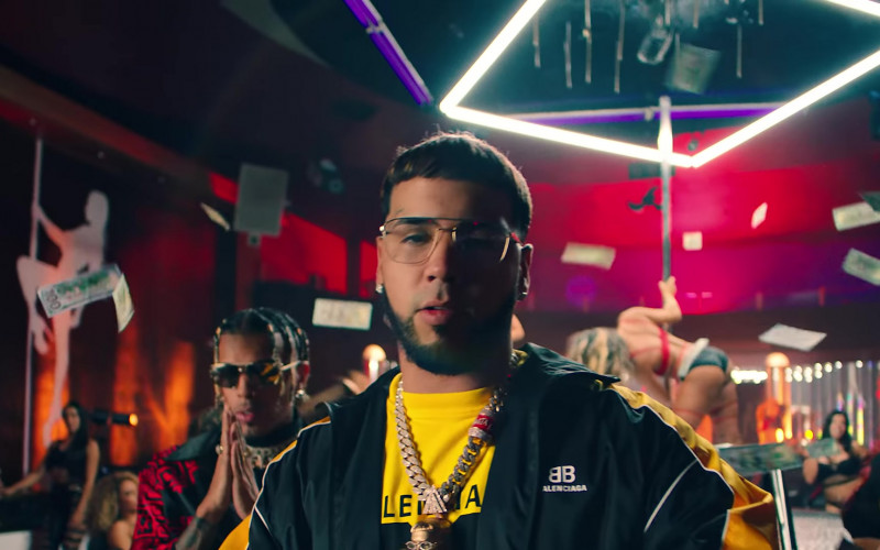 Balenciaga Jacket Outfit of Anuel AA in “Reloj” Music Video Clip (1)