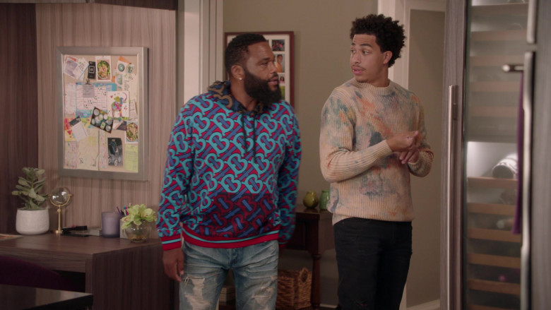 Burberry Monogram Print Hoodie Outfit of Anthony Anderson as Dre in Black-ish Season 7 TV Show (1)