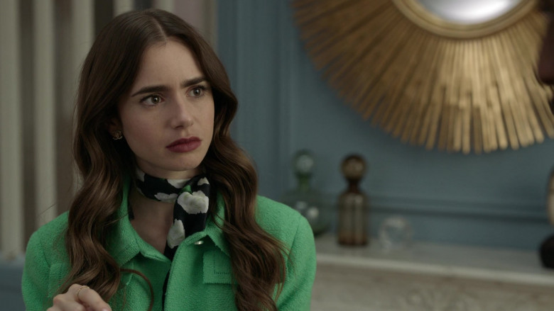 Chanel Earrings of Lily Collins in Emily in Paris S01E05 (2)