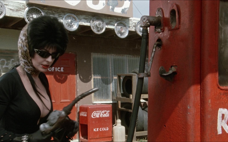 Coca-Cola Vintage Refrigerator in Elvira Mistress of the Dark (1988)