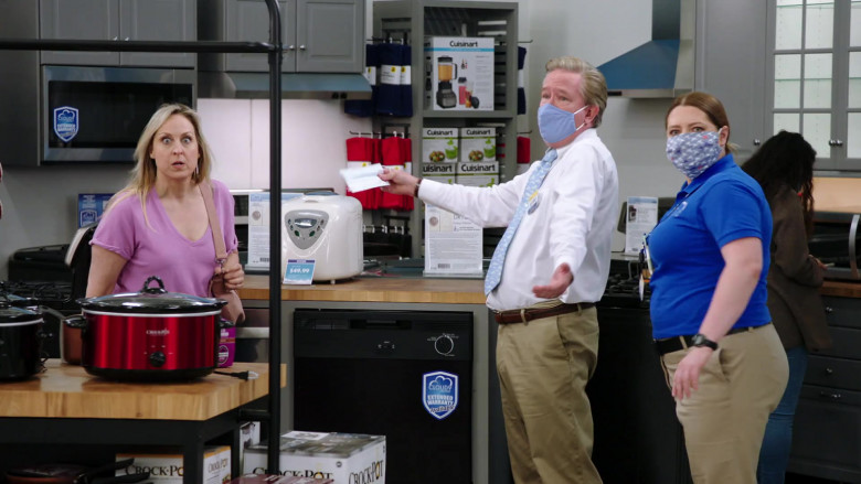 Crock-Pot and Cuisinart Kitchenware in Superstore S06E01 Essential (2020)