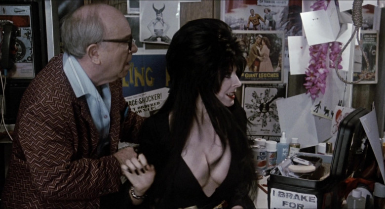 Diet Pepsi Can of Cassandra Peterson as Elvira – Great-Aunt Morgana Talbot in Elvira Mistress of the Dark Movie (2)