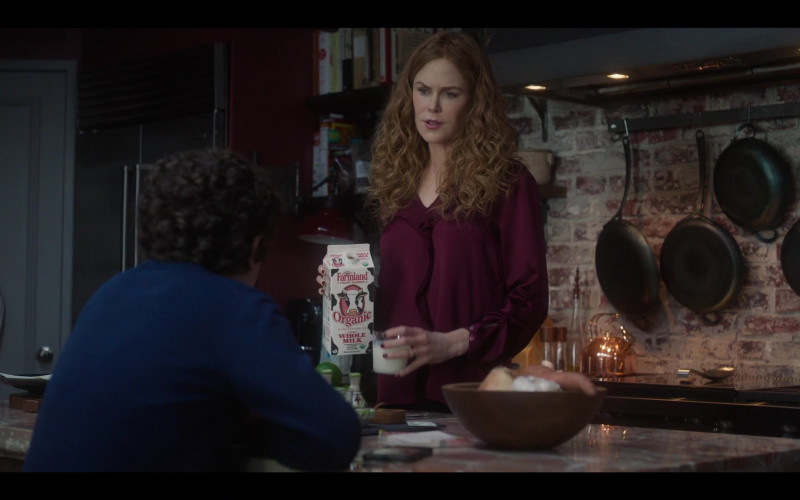 Farmland Organic Whole Milk Held by Nicole Kidman as Grace Fraser in The Undoing Episode 1 (2020)