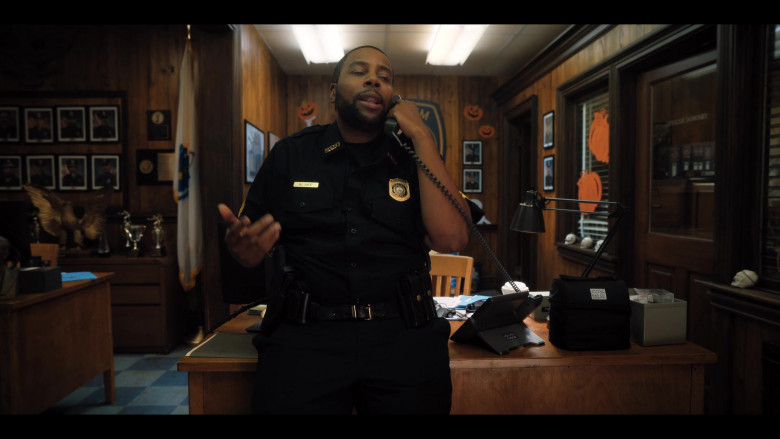 Fulton Bag Co. Lunch Bag and Cisco Telephone of Kenan Thompson as Officer Blake in Hubie Halloween (1)