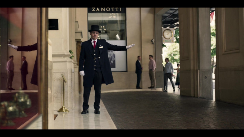 Giuseppe Zanotti Store in Riviera S03E05 (1)