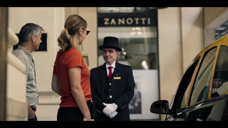 Giuseppe Zanotti Store in Riviera S03E05 (2)