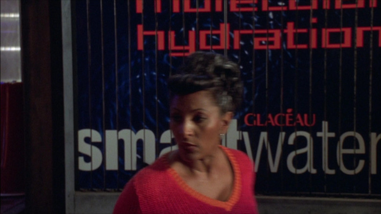 Glaceau Smartwater in The Adventures of Pluto Nash (2002)