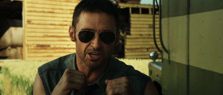 Hugh Jackman as Charlie Kenton Wears Ray-Ban Aviator Sunglasses in Real Steel Movie (3)