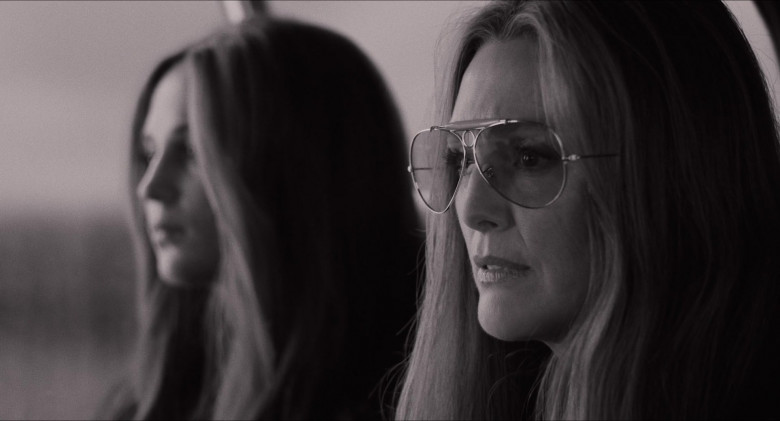 Julianne Moore as Gloria Steinem Wears Ray-Ban Shooter Aviator Design Glasses in The Glorias Movie (3)