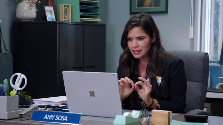 Microsoft Surface Notebook of America Ferrera as Amelia ‘Amy' Sosa in Superstore S06E01 TV Series (2)