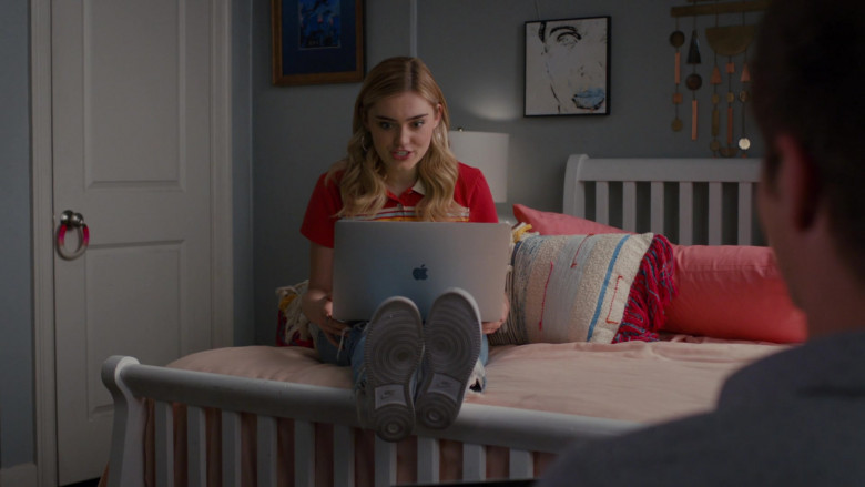 Nike Shoes and Apple MacBook Laptop of Meg Donnelly as Taylor Otto in American Housewife S05E01