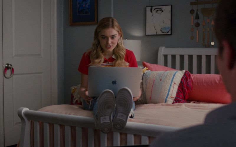 Nike Shoes and Apple MacBook Laptop of Meg Donnelly as Taylor Otto in American Housewife S05E01