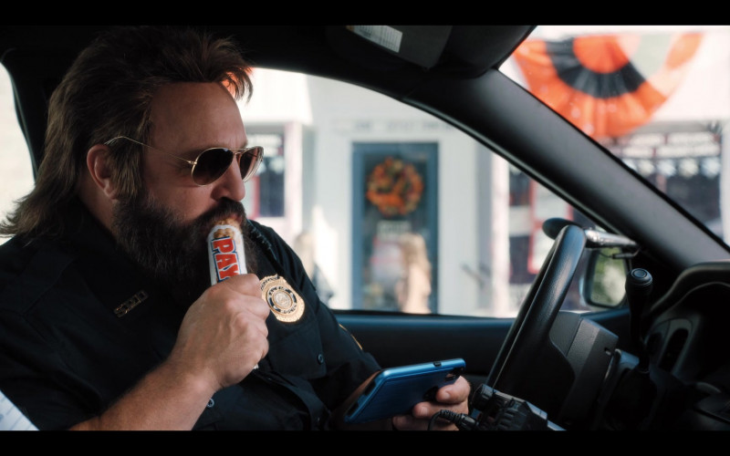 PayDay Candy Bar Enjoyed by Kevin James as Officer Steve Downing in Hubie Halloween Film (1)