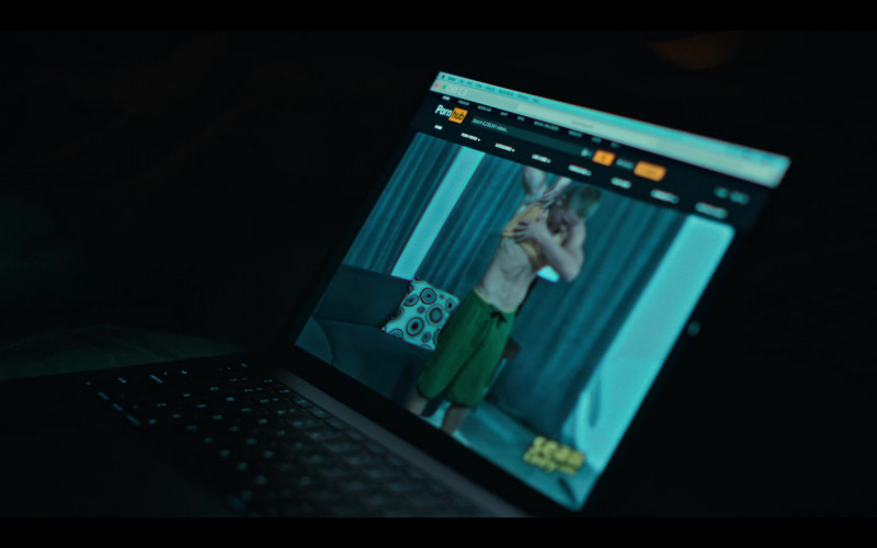 Pornhub Website in Grand Army S01E02 See Me (2020)