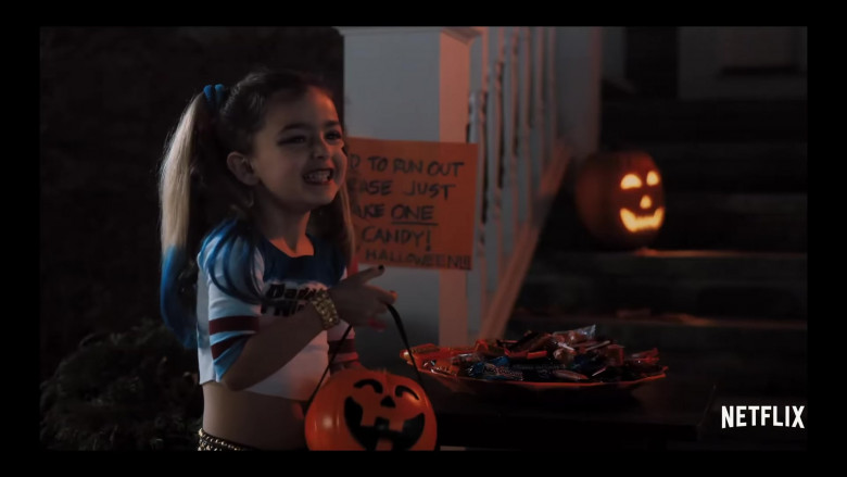 REESE’S and Almond Joy Candy Bars in Hubie Halloween (2020)
