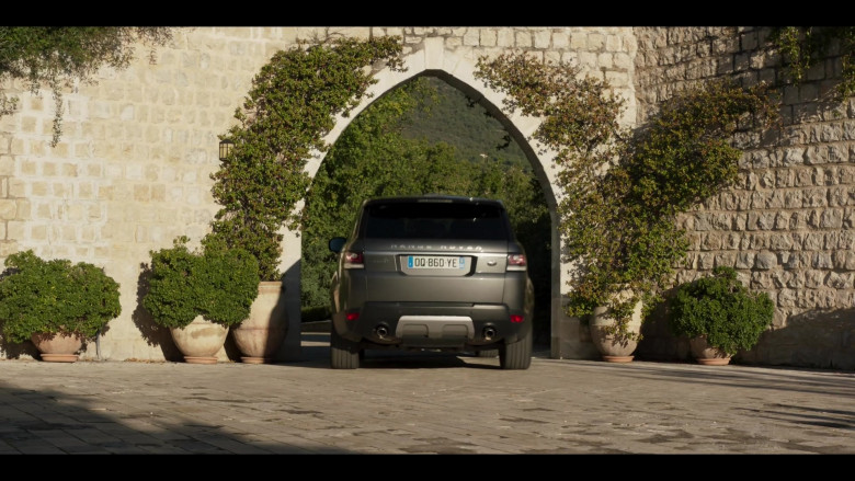 Range Rover Cars in Riviera S03E04 TV Show (2)