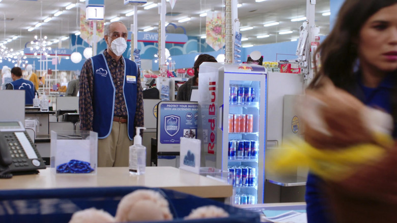 Red Bull Energy Drinks in Superstore S06E01 (2)