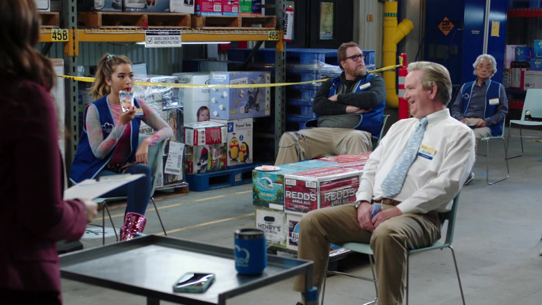 Redd’s Apple Ale and Henry’s Hard Soda in Superstore S06E01 Essential (2020)