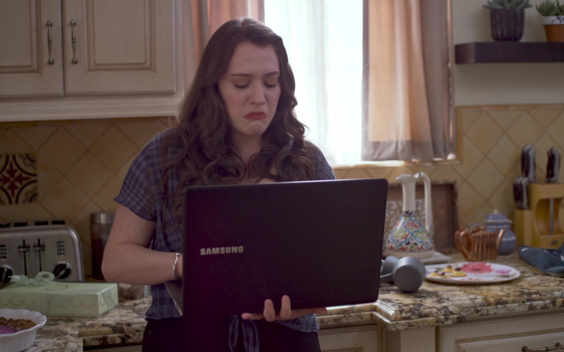 Samsung Laptop Used by Kat Dennings as Abby in Friendsgiving (2020)