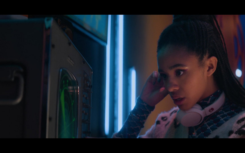 Skullcandy Headphones of Troy Leigh-Anne Johnson as Berna Vincent in A Babysitter’s Guide to Monster Hunting (4)