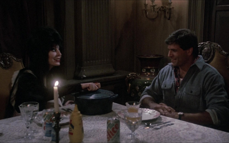 Slice Drink of Daniel Greene as Bob Redding in Elvira Mistress of the Dark (1988)
