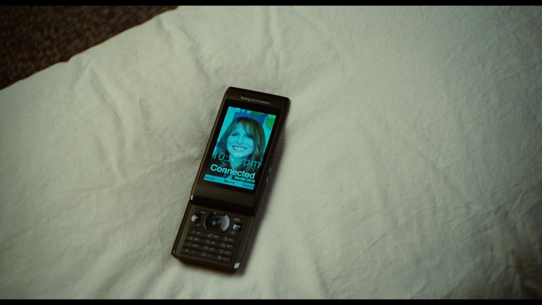 Sony Ericsson Aino Mobile Phone of Justin Timberlake as Scott Delacorte in Bad Teacher (4)
