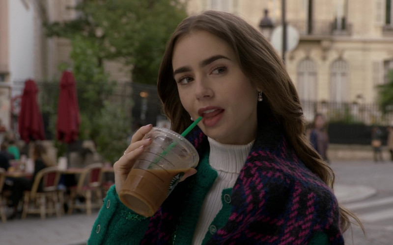 Starbucks Coffee Drink of Lily Collins as Emily Cooper in Emily in Paris S01E06