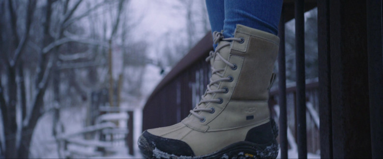 Ugg Adirondack Leather Snow Boots of Joey King as Kayla in The Lie (2018)