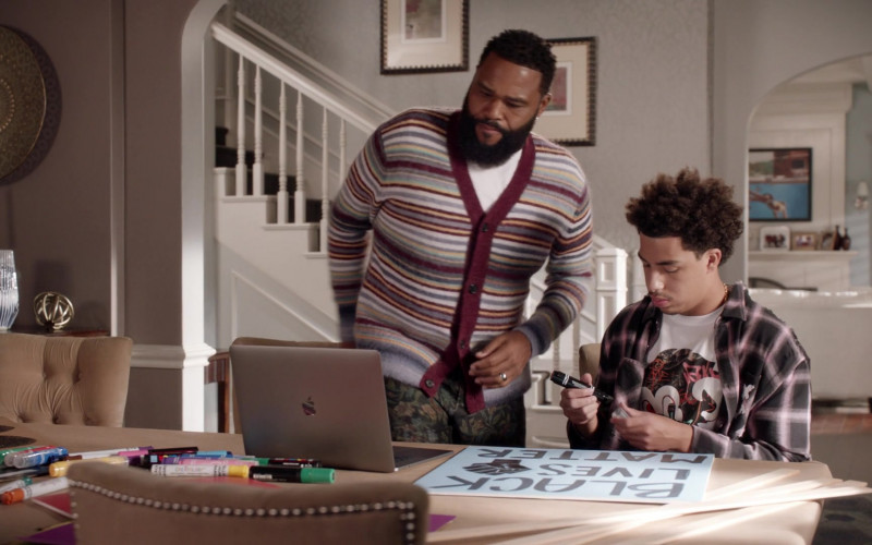 Apple MacBook Laptop Used by Anthony Anderson & Marcus Scribner in Black-ish S07E03 Hero Pizza (2020)