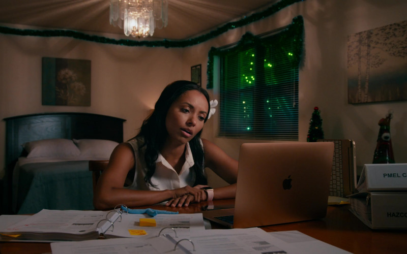Apple MacBook Laptop of Kat Graham as Erica Miller in Operation Christmas Drop (2020)