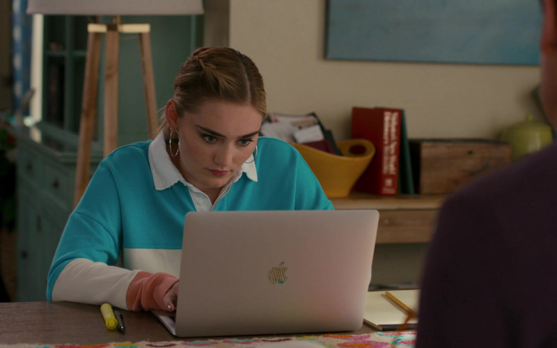 Apple MacBook Laptop of Meg Donnelly in American Housewife S05E04