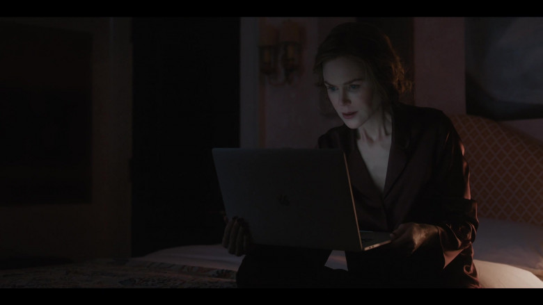 Apple MacBook Laptop of Nicole Kidman as Grace Fraser in The Undoing S01E05 (1)