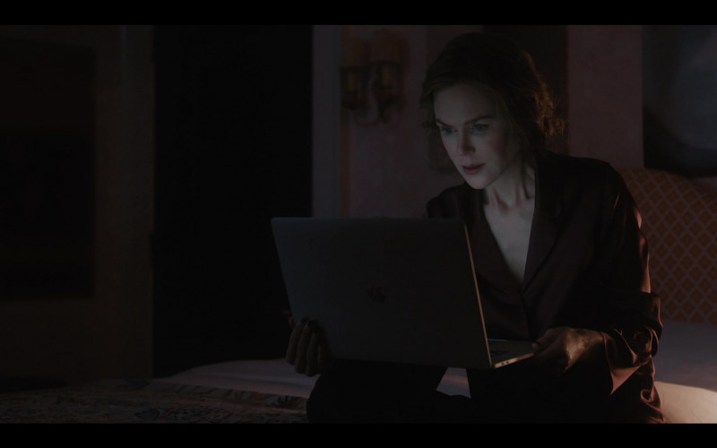 Apple MacBook Laptop of Nicole Kidman as Grace Fraser in The Undoing S01E05 (1)
