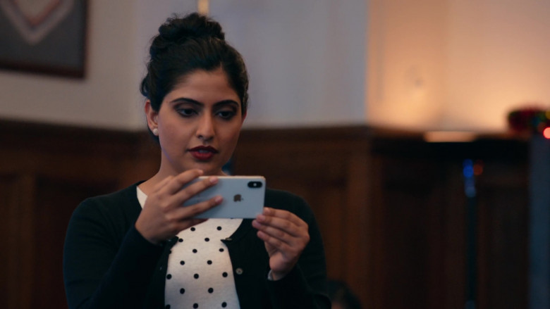 Apple iPhone Smartphone of Aliza Vellani as Sally in Operation Christmas Drop (2)