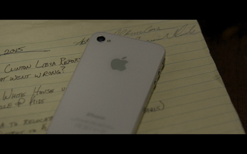 Apple iPhone White Smartphone of Freida Pinto as Usha in Hillbilly Elegy (2)