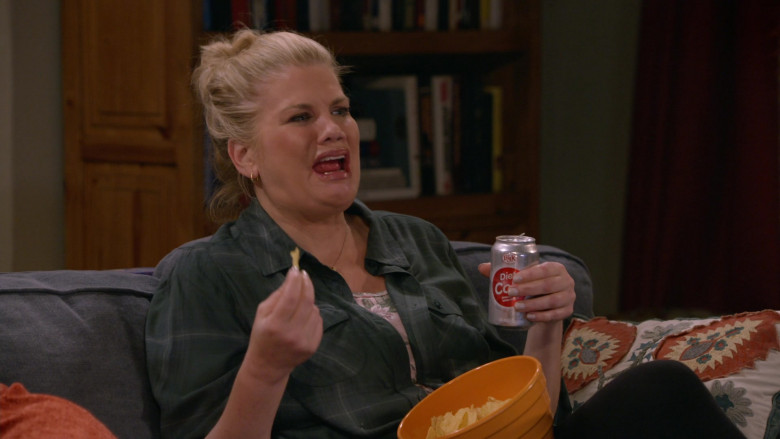 Big K Diet Cola by Kroger Co. Enjoyed by Kristen Johnston as Tammy in Mom S08E02 TV Show (1)