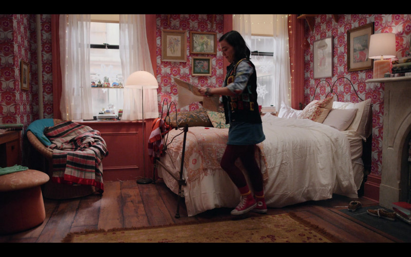 Converse Red Shoes of Midori Francis in Dash & Lily S01E02 Lily (2020)