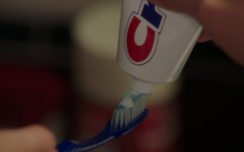 Crest Toothpaste in Young Sheldon S04E03