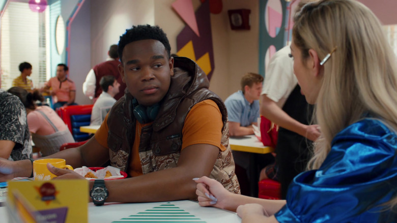 Enyce Brown Down Vest of Dexter Darden as Devante Young in Saved by the Bell S01E04 (2)