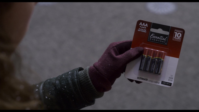 Essential Everyday Batteries in The Christmas Chronicles 2 (2020)