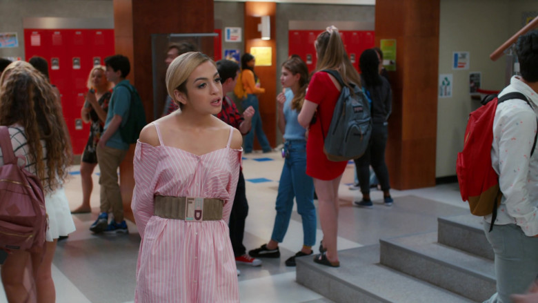 Fendi Belt of Josie Totah as Lexi in Saved by the Bell S01E04 The Fabulous Birchwood Boys (2020)