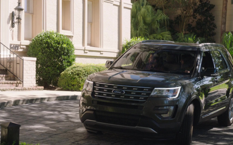 Ford Explorer SUV of Necar Zadegan as Hannah Khoury in NCIS New Orleans S07E01 Something in the Air, Part 1 (2020)