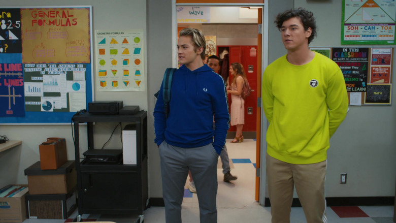 Fred Perry Blue Hoodie of Mitchell Hoog as Mac Morris in Saved by the Bell S01E03 (1)